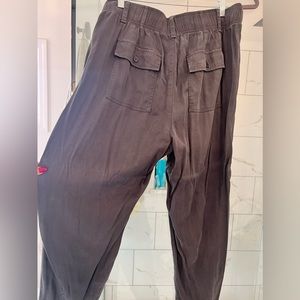 Grey pull on dress pants with pockets - gap - size 14
